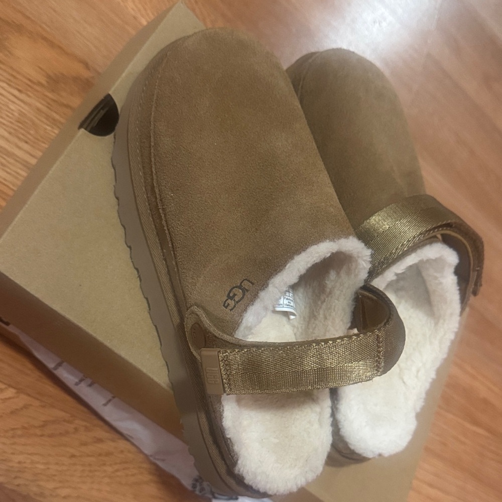 UGG Tan with fur